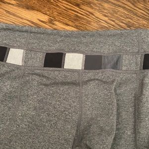 Adorable Capri reversible Lululemon grey leggings